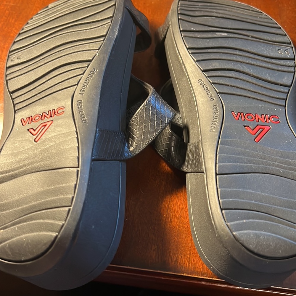 Vionic Black Wedge/Platform Slide. - image 3